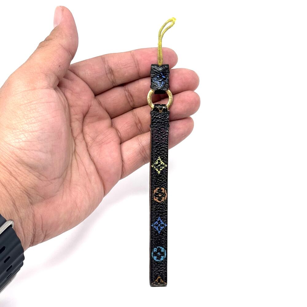 Louis Vuitton ‘Dragonne’ Monogram Keychain - Picture 3 of 10